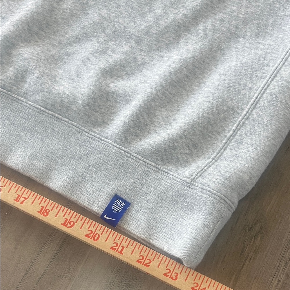 Men’s XXL Nike Gray Crewneck Sweatshirt with Blue STATES Graphic - Picture 9 of 12